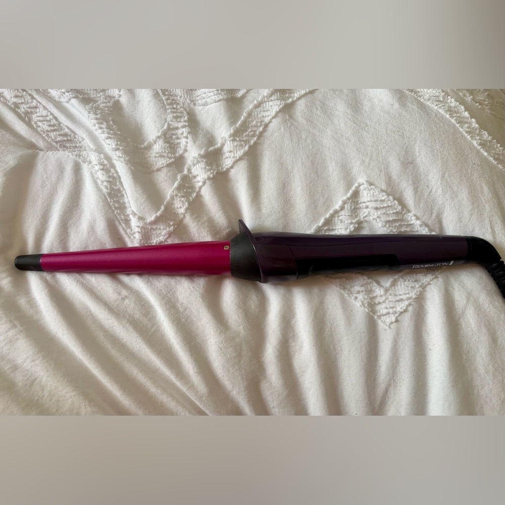 Remington Magenta and Black Curling Wand